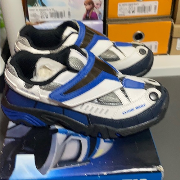 captain rex skechers